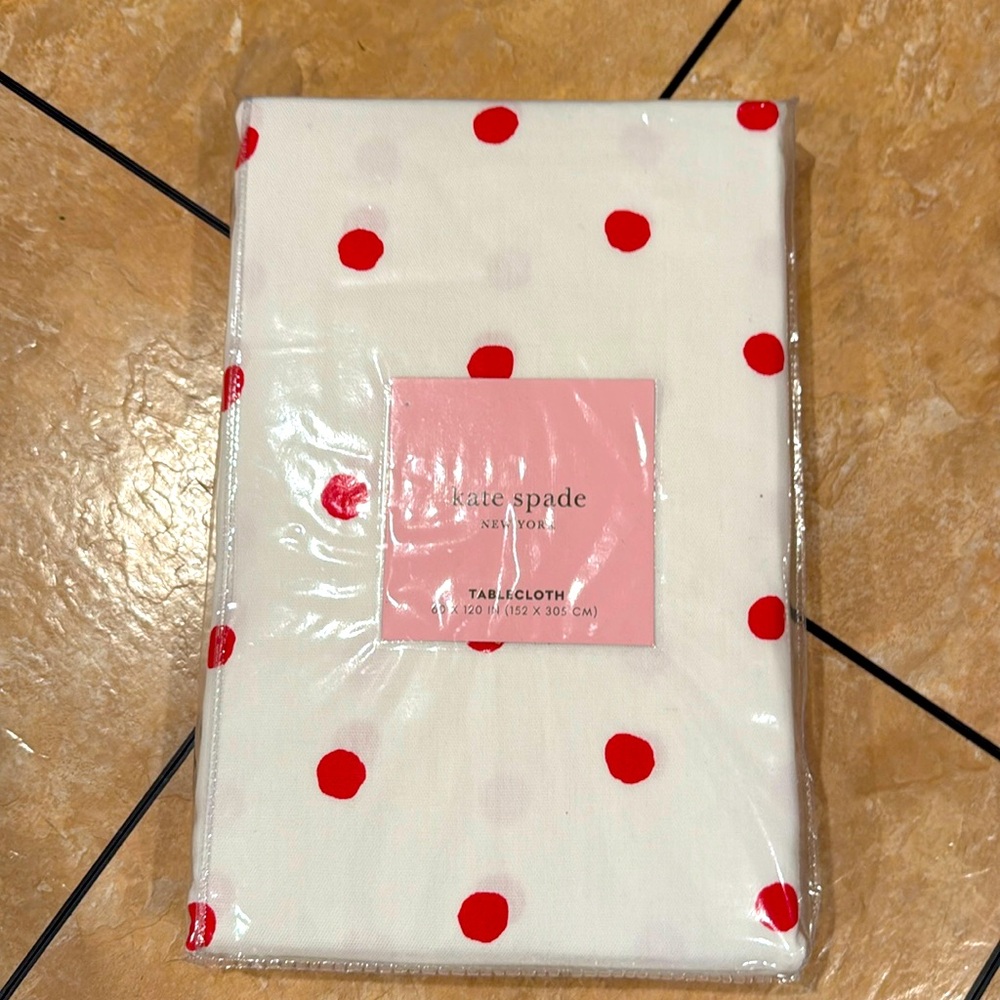 NWT Kate Spade, New York tablecloth 60 x 120